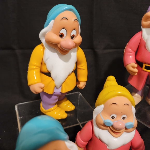 Vintage DISNEY Snow White 7 Dwarfs Rubber Figure 5"- 7" Posable Sleepy Dopey Doc - Picture 4 of 16